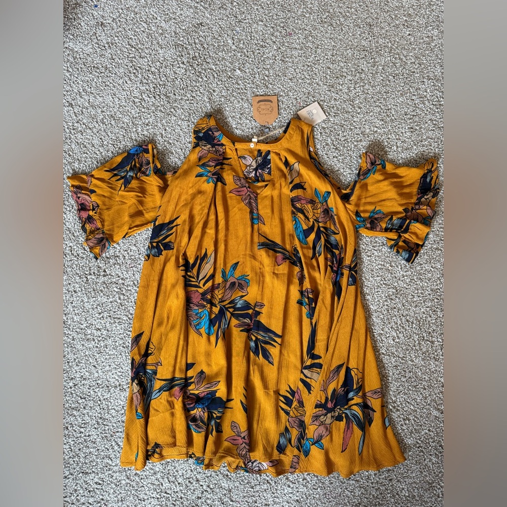 NWT Boutique Oversized Floral Cold Shoulder Tunic Top dress